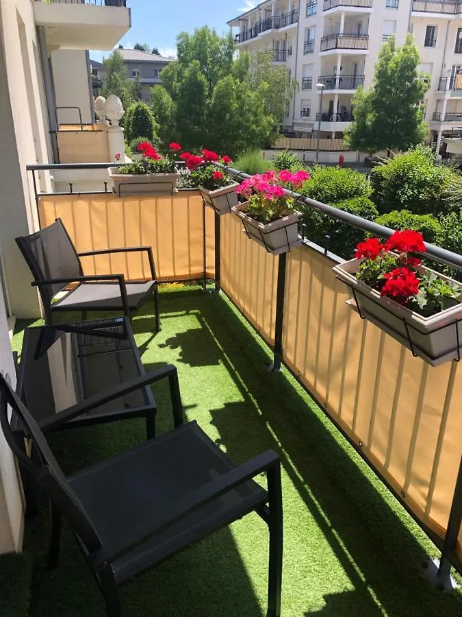 Beautiful Apartment Near Geneva Saint-Julien-en-Genevois