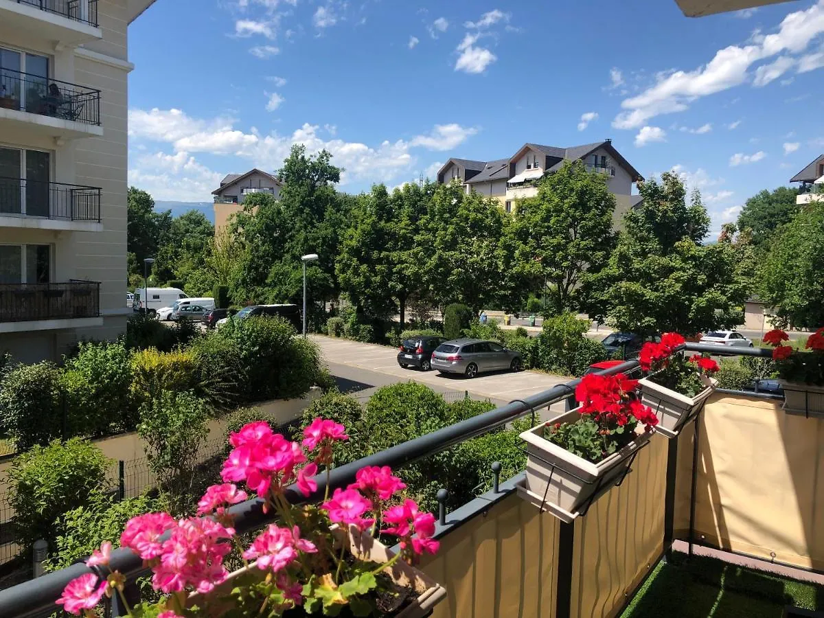 Beautiful Apartment Near Geneva Saint-Julien-en-Genevois