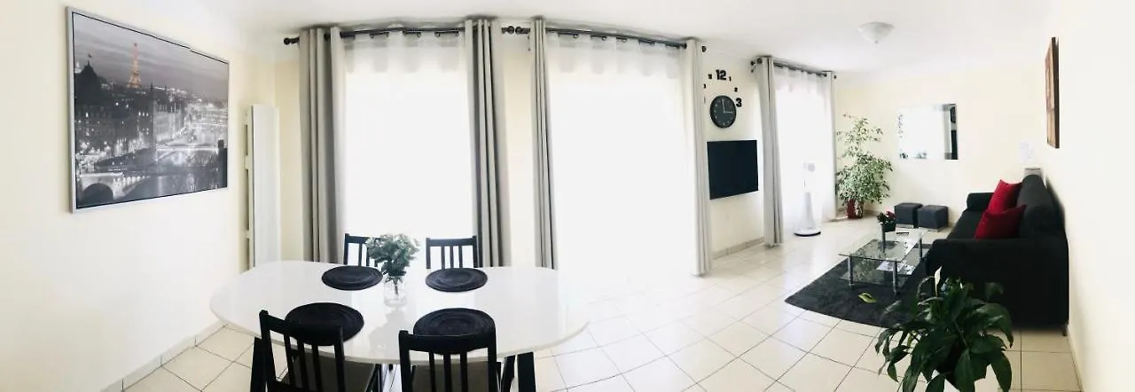 Beautiful Apartment Near Geneva Saint-Julien-en-Genevois