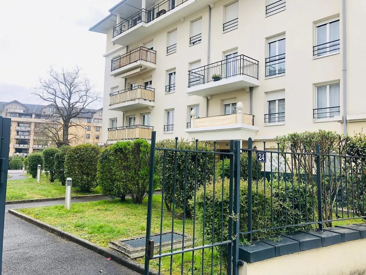 Beautiful Apartment Near Geneva Saint-Julien-en-Genevois