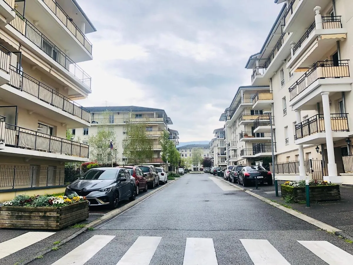 Beautiful Apartment Near Geneva Saint-Julien-en-Genevois France