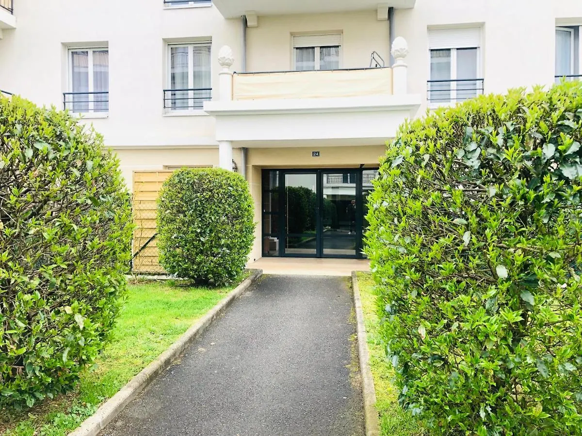Beautiful Apartment Near Geneva Saint-Julien-en-Genevois