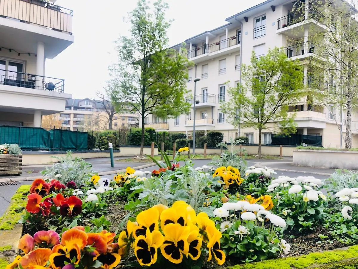 Beautiful Apartment Near Geneva Saint-Julien-en-Genevois 0*,  France